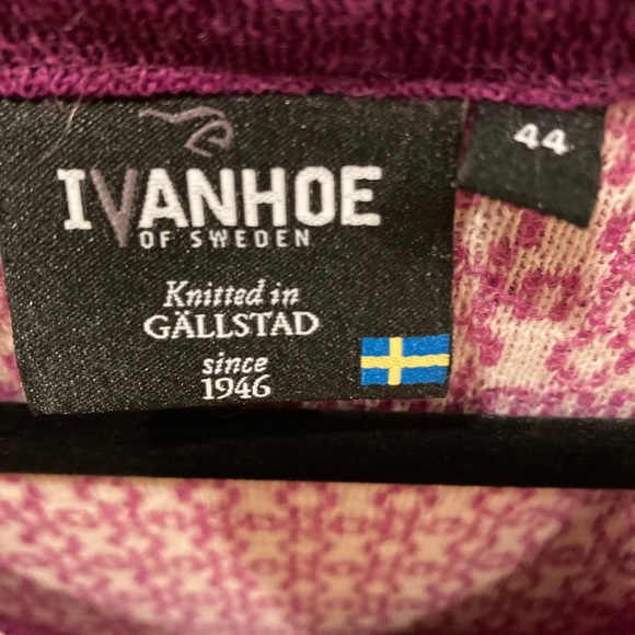 Beautiful Ivanhoe of Sweden Women’s Cardigan-style Sweater with single tie. - Picture 2 of 12